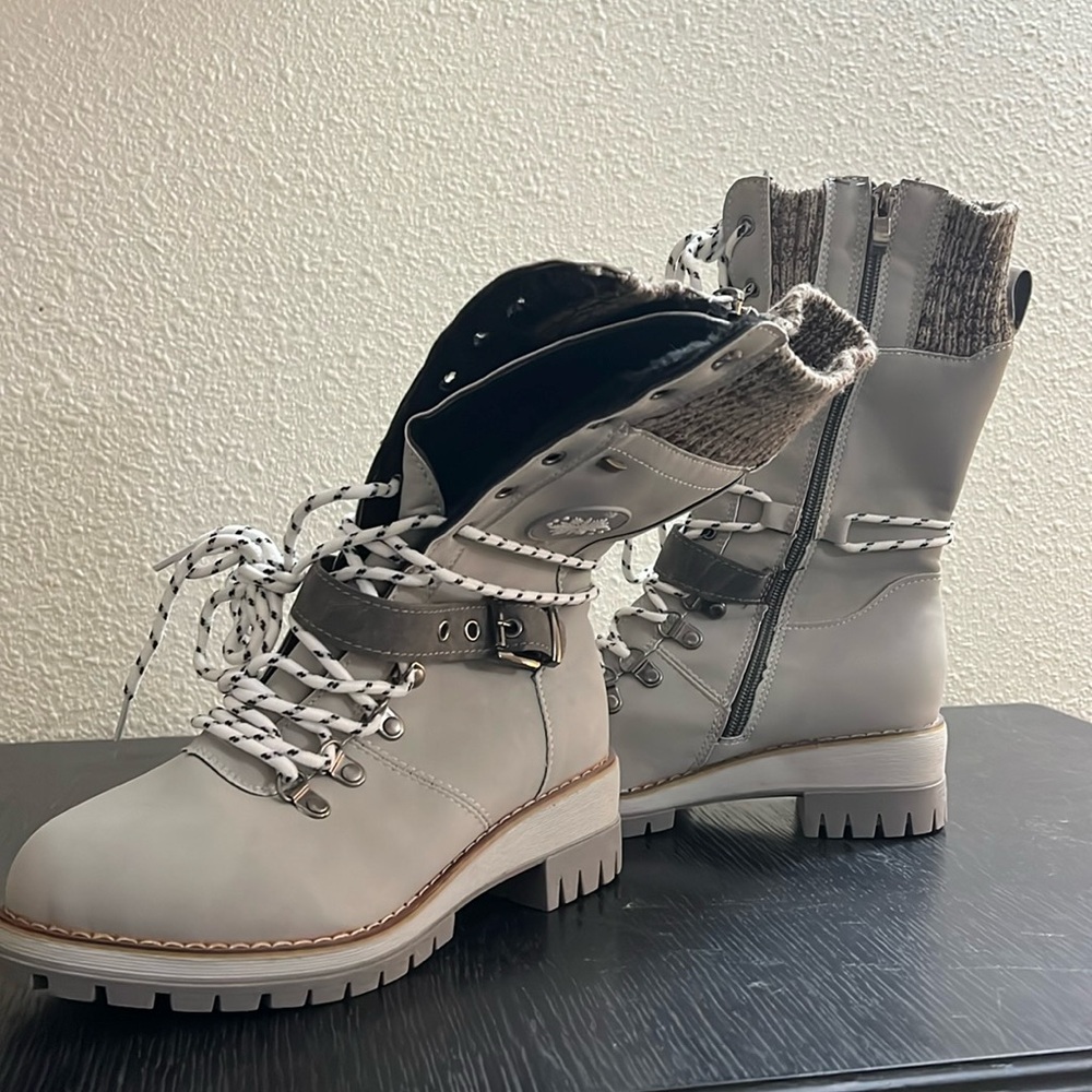 Avery - Women Buckle Lace Knitted Mid-calf Boots
Brand new never worn.